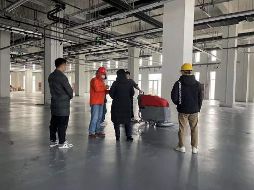 加工倉儲公司選擇洗地機、工業吸塵器等清潔設備